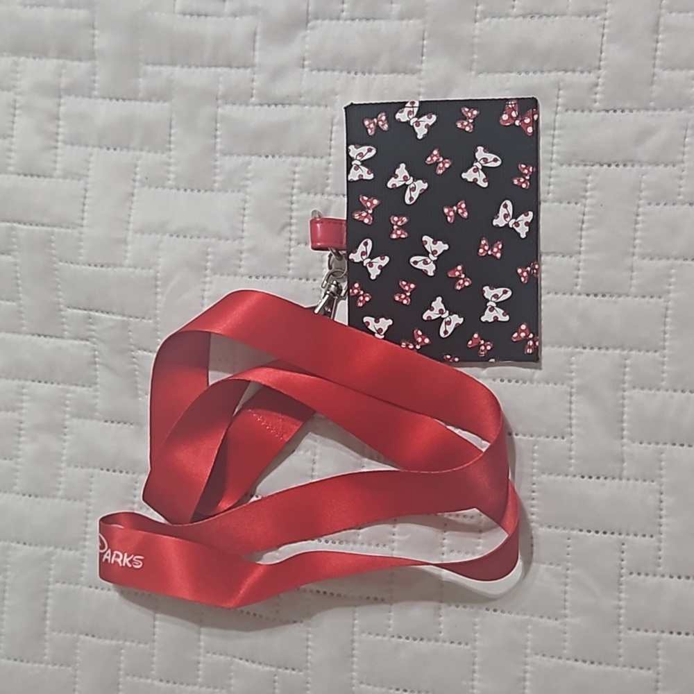 Disney Parks Minnie Mouse Bows Allover ID Card Holder & Lanyard
